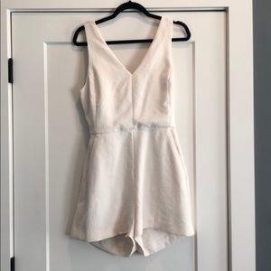White Romper ecoulement sz 10 euc